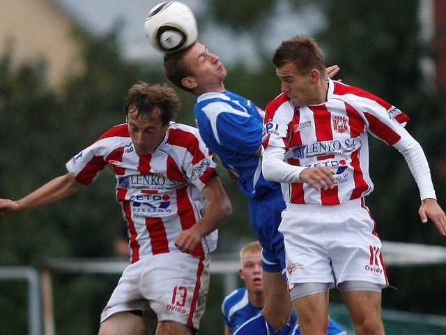 Resovia Rzeszów szuka nowych piłkarzy.