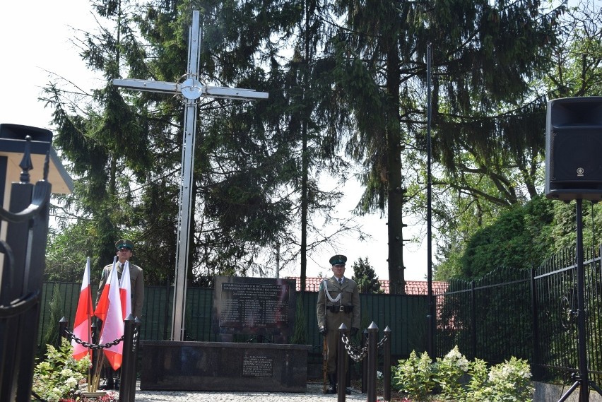 Hołd dla 30 ofiar pacyfikacji Radwanowic w miejscu kaźni hitlerowskiej. Wspomnienia bestialskiego mordu [ZDJĘCIA] 