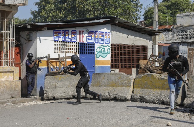 Policyjne patrole nie są w stanie zaprowadzić spokoju na ulicach stolicy Haiti.