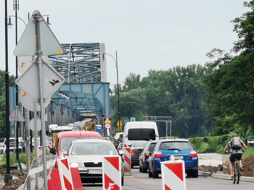 Wypadek na ulicy Poznańskiej. Korki na lewym brzegu!...