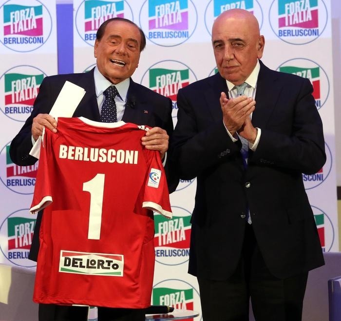 Silvio Berlusconi wraz z Adriano Gallianim ogłasza start...