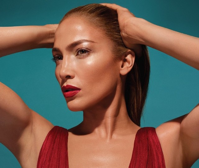 Jennifer Lopez pokazała fanom swoją nową fryzurę. Ten look może być modny tego lata.