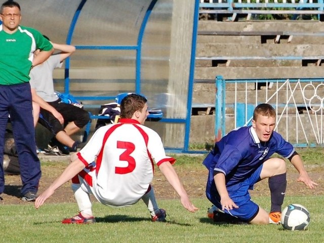 Reprezentacja Podkarpacia (na granatowo) zremisowala w rewanzu rozgrywek Regions Cup z przedstawicielami Lubelszczyzny 1-1.