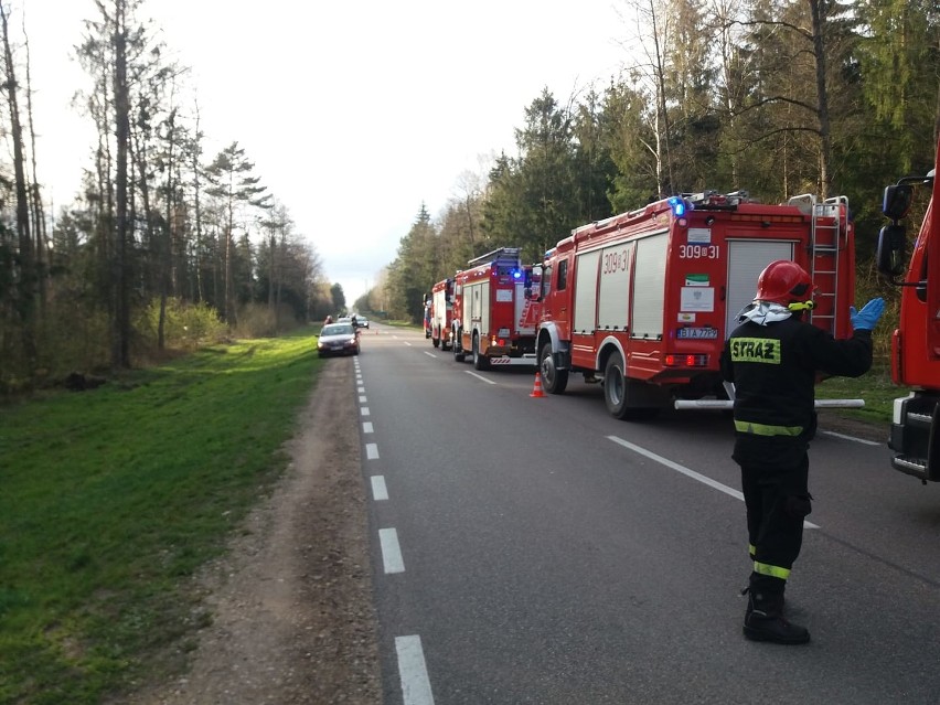 Chraboły. Wypadek na drodze krajowej nr 65. Auto dachowało