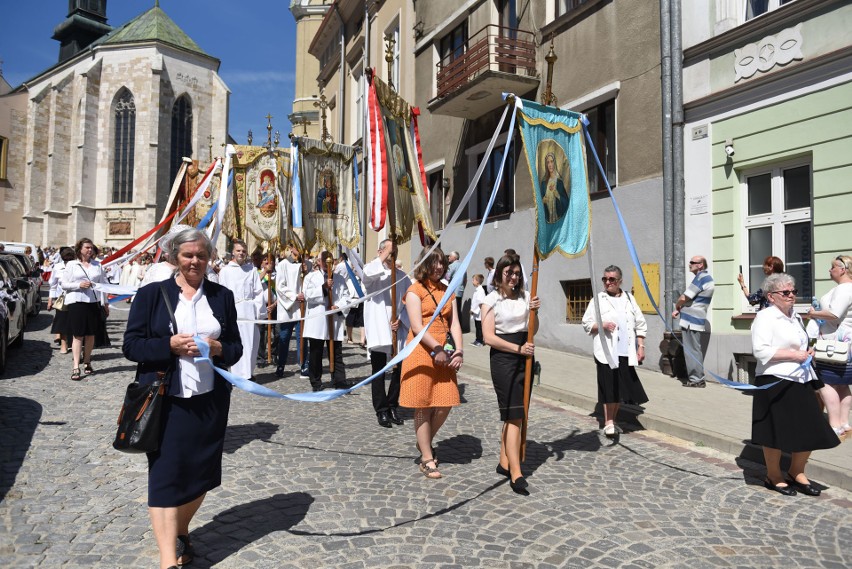 Boże Ciało 2022 w Przemyślu. Po dwóch latach przerwy procesja przeszła ulicami miasta [ZDJĘCIA]