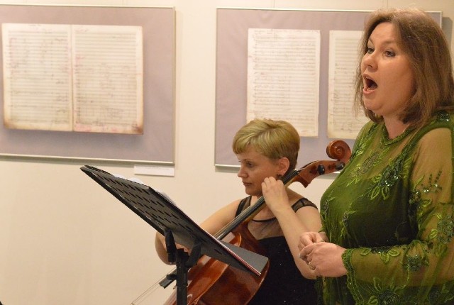 Galeria Biblioteki Uniwersytetu Zielonogórskiego, 10 maja 2016 r.: otwarcie wystawy poświęconej patronowi Filharmonii Zielonogórskiej - „Tadeusz Baird: Głosy z oddali...”. Jej autorką jest dr hab. Barbara Literska, prof. UZ z Instytutu Muzyki Uniwersytetu Zielonogórskiego.