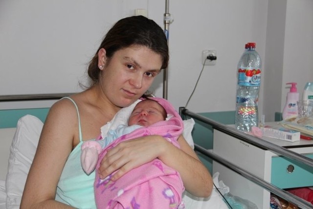 Córka Justyny i Sławomira z miejscowości Trzaski, gm. Troszyn urodziła się 29 stycznia. Ważyła 3600g, mierzyła 54cm. W domu czeka na nią dwóch starszych braci: sześcioletni Oskar i pięcioletni Alan. Na zdjęciu z mamą