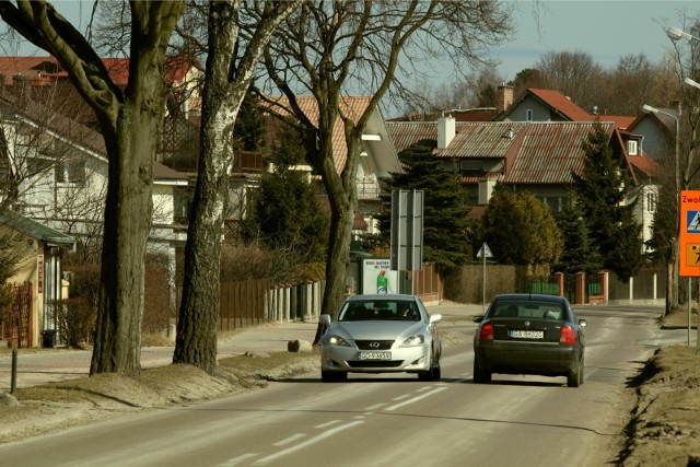 Zamknięty zostanie chodnik na odcinku od skrzyżowania z ul. Amona do kolejnego przejścia dla pieszych przy przystanku autobusowym Tezeusza 02 w kierunku Obwodnicy Trójmiasta.