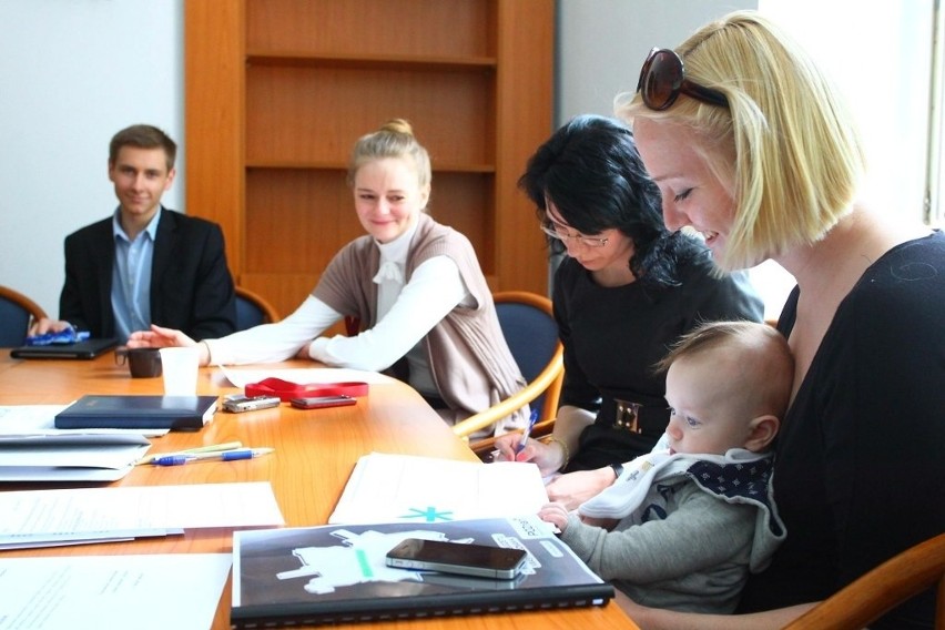 Mały Franek towarzyszy mamie na sesjach Rady Miasta Poznań