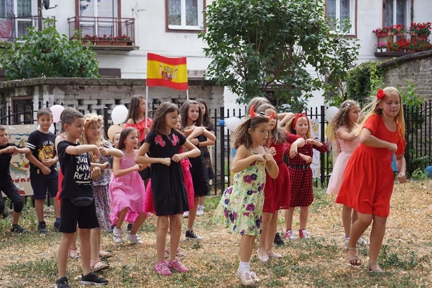 Festiwal kulturowy dla dzieci spędzających wakacje w świetlicy Polskiego Czerwonego Krzyża [ZDJĘCIA]