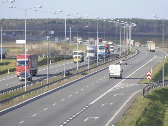 Karę na spółkę Ilbau Kirchner nałożył w 2001 r. ówczesny wojewoda opolski Adam Pęzioł z AWS. Potem popełnił błąd minister środowiska, a w efekcie ma za niego zapłacić marszałek Józef Sebesta. Faktycznie ucierpią wszyscy Opolanie.