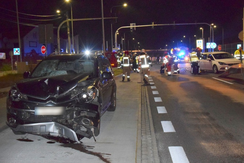 Dwa rozbite samochody i ranne dzieci w wypadku na feralnym skrzyżowaniu w Bilczy. Policja szuka świadków