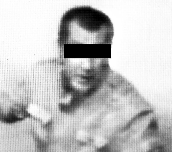 Zdjęcie sprawcy napadu z kamery zainstalowanej w SKOK-u przy al. Rejtana w Rzeszowie.