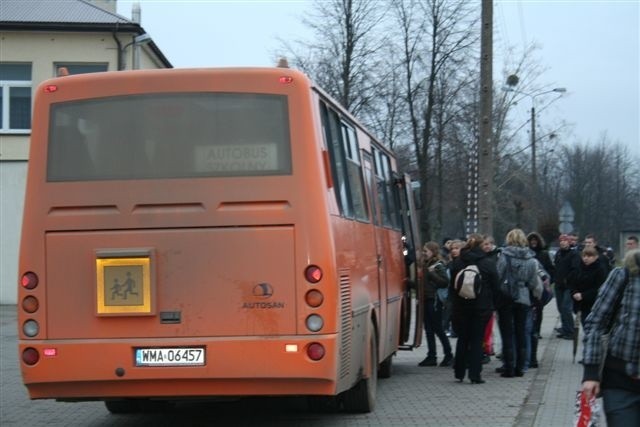 To w tym gimbusie została uwięziona Kinga.