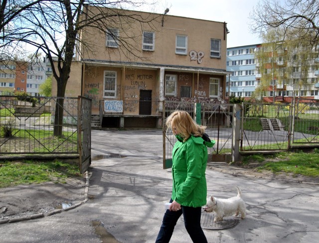 Najbardziej pomazana jest ściana, przed którą nie ma bloków. Wandale mogą się czuć niewidoczni.