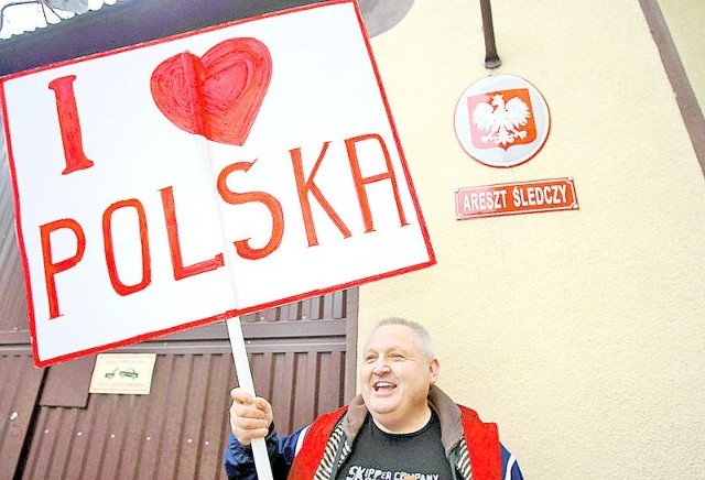 Mariusz Janik przed aresztem powiedział, że i tak kocha Polskę