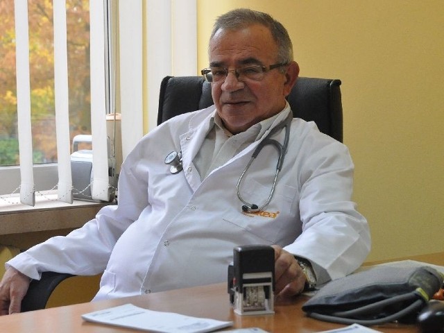 Lekarz chorób wewnętrznych Janusz Karpeta od kilkunastu dni przyjmuje pacjentów w przychodni &#8222;Południowa&#8221; w Końskich