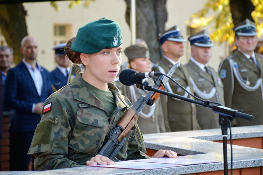 Przysięgę żołnierze złożyli w piątek na terenie opolskich...