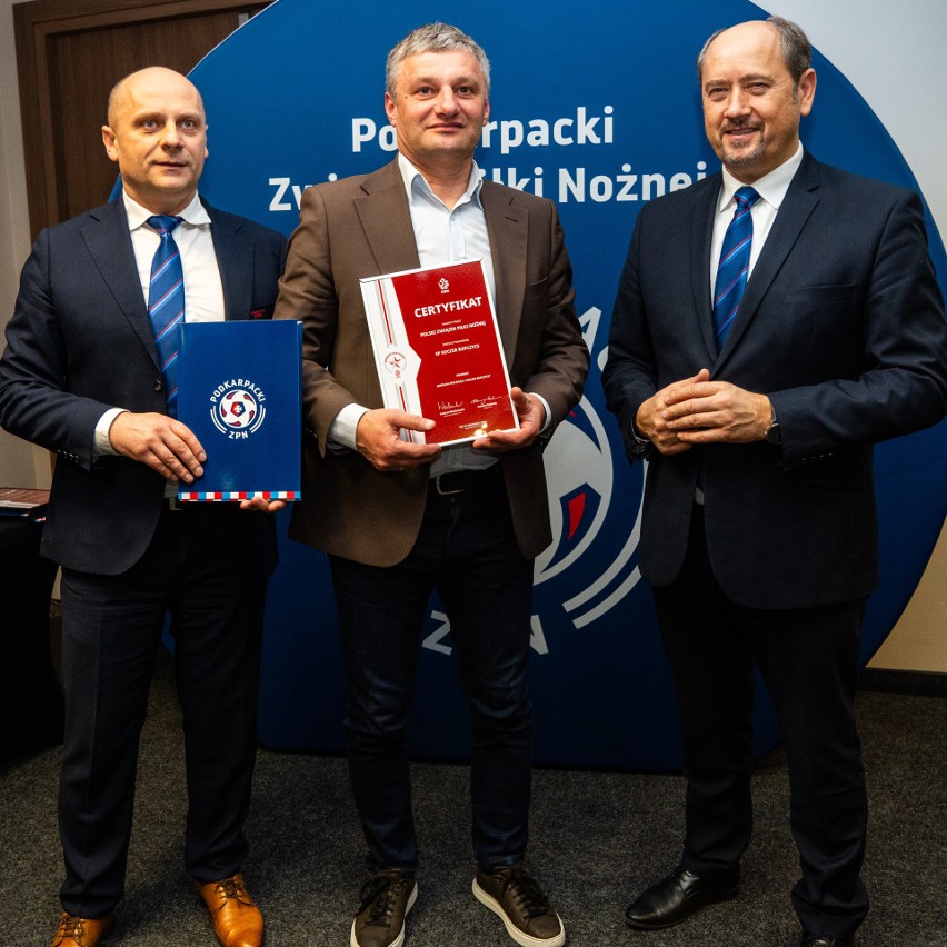 131 szkółek piłkarskich z Podkarpacia z certyfikatami PZPN na 2024 rok. Zobacz zdjęcia