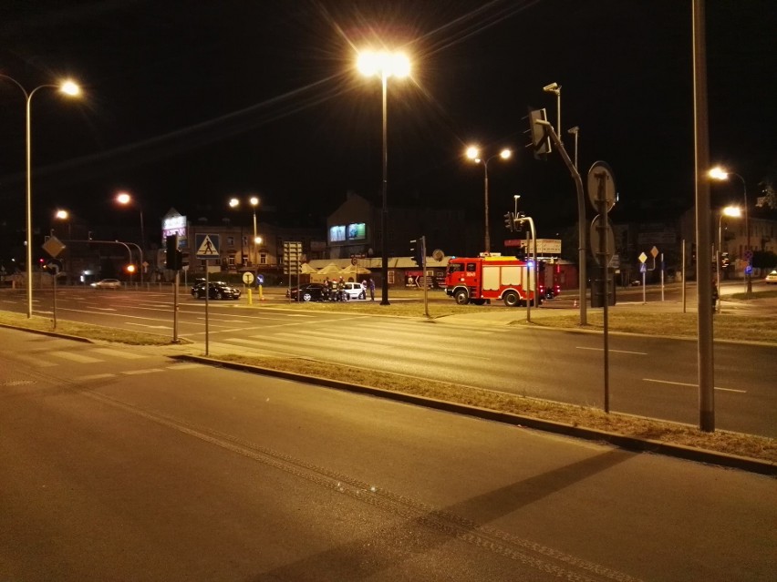 Nocne wypadki na al. Solidarności w Lublinie. Są ranni (ZDJĘCIA)