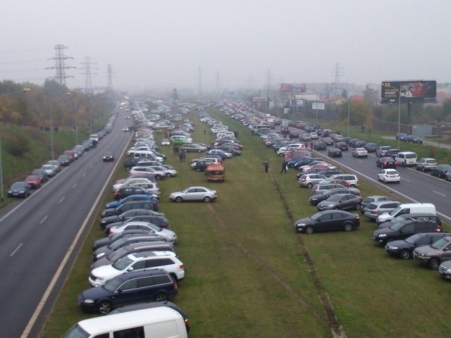 Dojazd na cmentarz łostowicki.