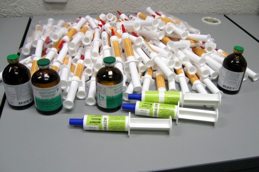 Bobrowniki: KAS przechwyciła przemycane leki weterynaryjne. Wiózł blisko 130 sztuk preparatów [ZDJĘCIA]