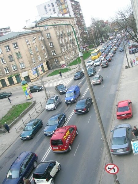 Kolizja u zbiegu ulic 25 Czerwca i Słowackiego. Centrum Radomia kompletnie zablokowane!