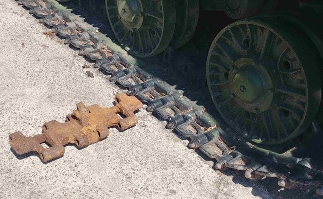 200 kg gąsienic pochodzących od pojazdów pancernych trafiło do Kołobrzeskiego Muzeum Oręża Polskiego