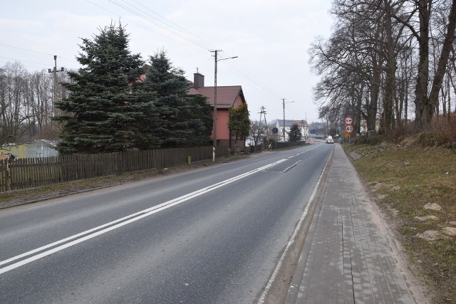 Nowy chodnik miałby powstać od mostu w kierunku Piaszna (po lewej stronie)