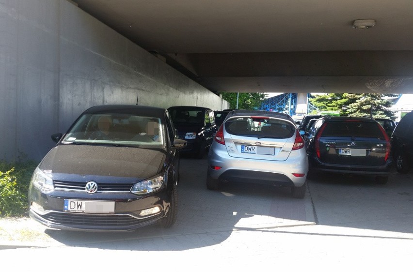 Basen wyremontowali, tylko o parkingach zapomnieli 