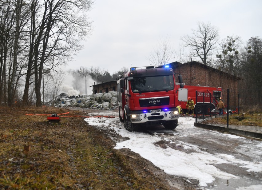 Pożar odpadów tworzyw sztucznych na terenie Pronitu w...