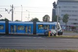 Wypadek na Legnickiej. Tramwaj zderzył się z samochodem osobowym. Były utrudnienia! (FOTO)