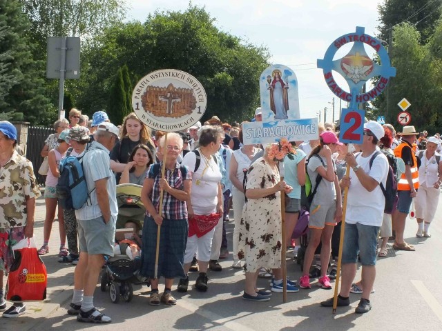 W starachowickiej pielgrzymce do Częstochowy, przez ponad 40 lat chodziły dwie grupy, jako jedna kolumna diecezji radomskiej