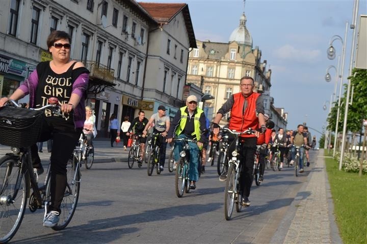 Masa Krytyczna w Częstochowie. Cykliści opanowali Aleje Najświętszej Maryi Panny [ZDJĘCIA]