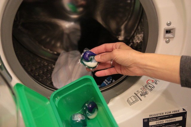 Pranie odzieżyMożna prać ręcznie lub w pralce, różnymi detergentami, ale skutek ma być jednakowy: nieskazitelnie czyste, pachnące świeżością pranie.
