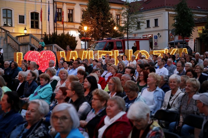 Znakomity koncert, zorganizowany na Rynku Górnym w Wieliczce...