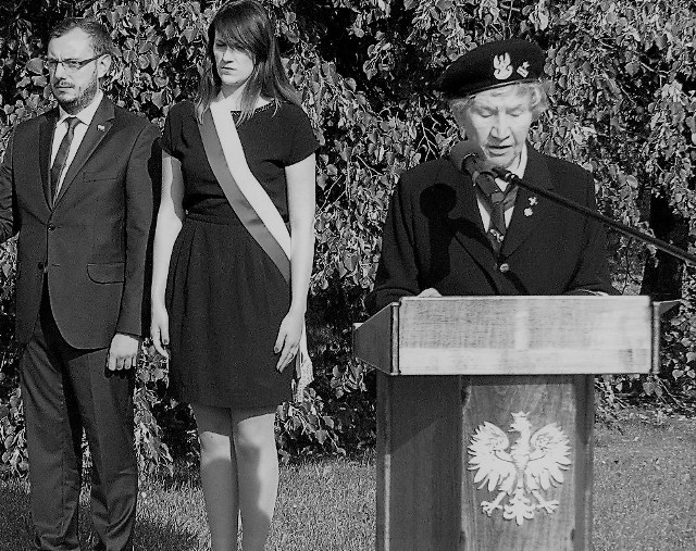 Wanda Nowak podczas uroczystości rocznicy wybuchu powstania warszawskiego.