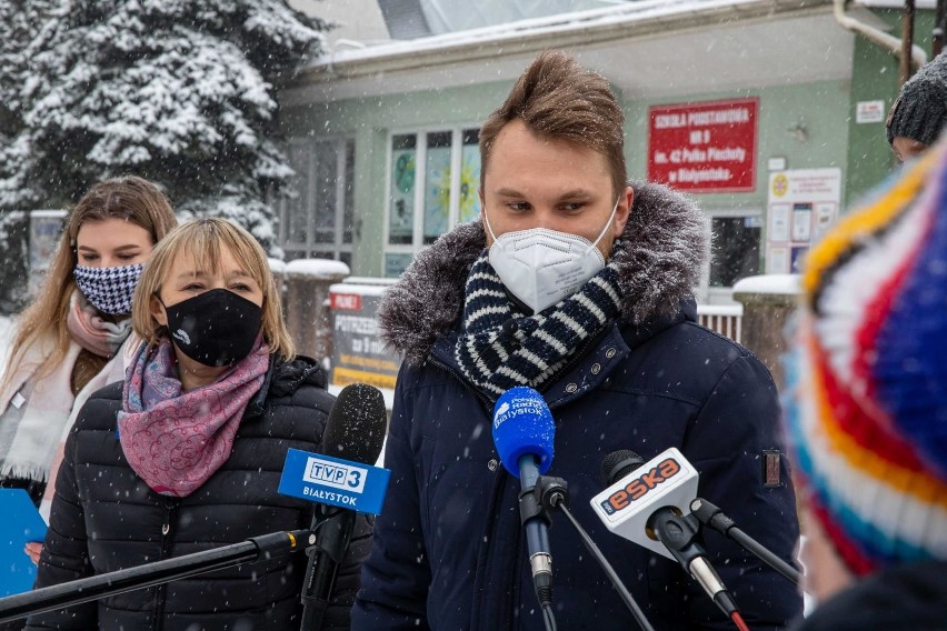 "Wyłącznie szybkie zaszczepienie chętnych nauczycieli może...