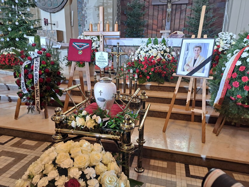 Pogrzeb Iwony Śledzińskiej-Katarasińskiej w Łodzi. Łódzką posłankę żegnała rodzina, przyjaciele, a także znani politycy ZDJĘCIA 8.01.24
