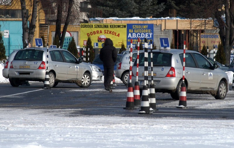 Zobacz, jak zdaje się egzaminy na prawo jazdy w Krośnie