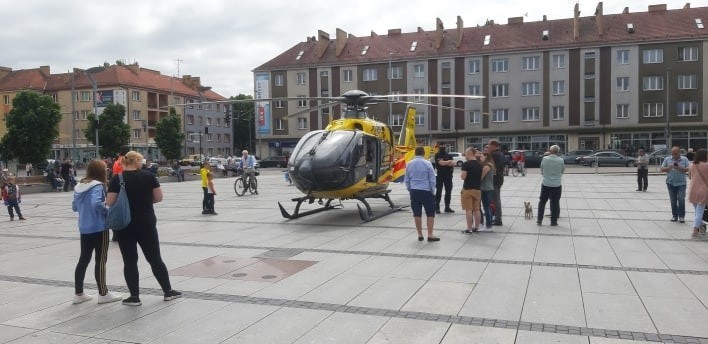 Śmigłowiec Lotniczego Pogotowia Ratunkowego lądował w...