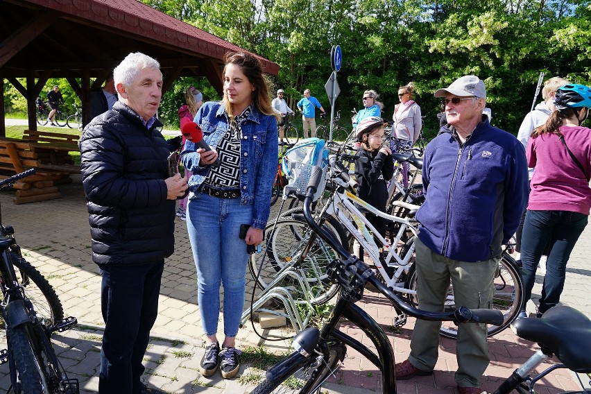 Majówka Rowerowa w gminie Kazimierza Wielka pojechała zmienioną trasą. Ale wyprawa była równie udana, jak poprzednie. Zobaczcie zdjęcia