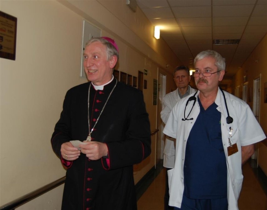 Biskup pelpliński z wizytą w szpitalu w Kartuzach [ZDJĘCIA]