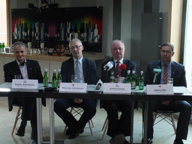 W spotkaniu poza Andrzejem Sochajem wzięli udział prezes Cyclone Polska - Bogdan Adamkowski i władze samorządowe