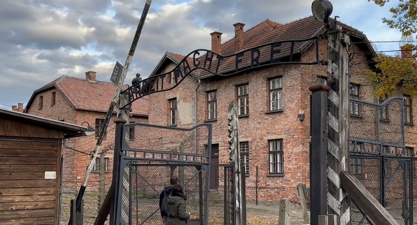 Słynna brama wejściowa do Auschwitz I