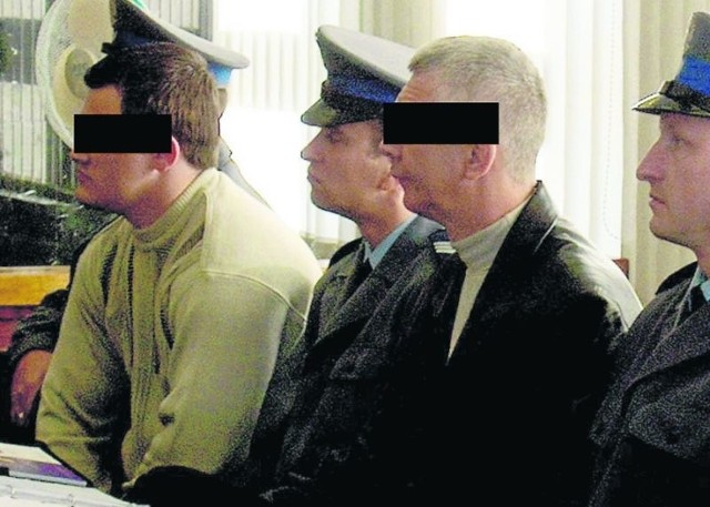 Jacek W. (z prawej) nigdy nie przyznał się do zabójstwa Tomasza S. Przed sądem twierdził też, że znalezione szczątki wcale do tego mężczyzny nie należą.