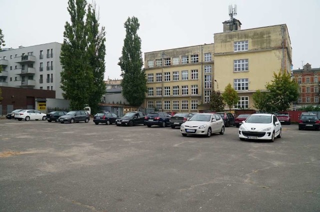 Na czas modernizacji rynku Łazarskiego targowisko zostanie  przeniesione na parking za Zespołem Szkół Muzycznych.