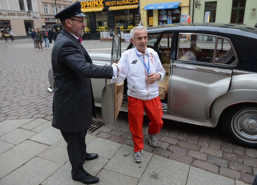 Urodzony w 1910 (!) roku pan Stanisław zawsze był osobną...