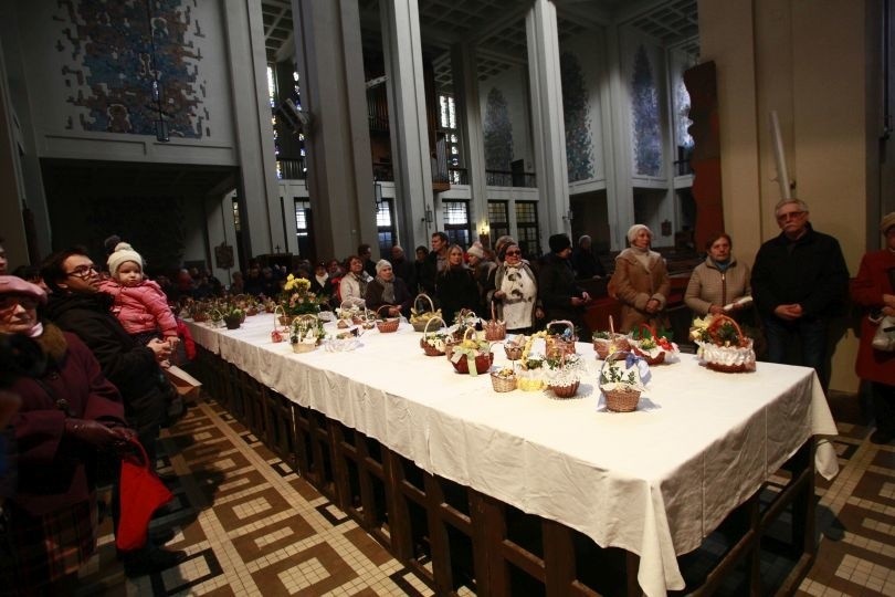 Sobota wielkanocna w Łodzi - święcenie pokarmów