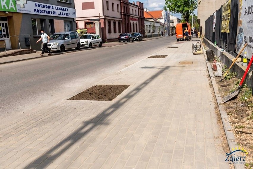 Zgierz: Czy ulica Dąbrowskiego musiała zmienić się w betonową pustynię? ZDJĘCIA